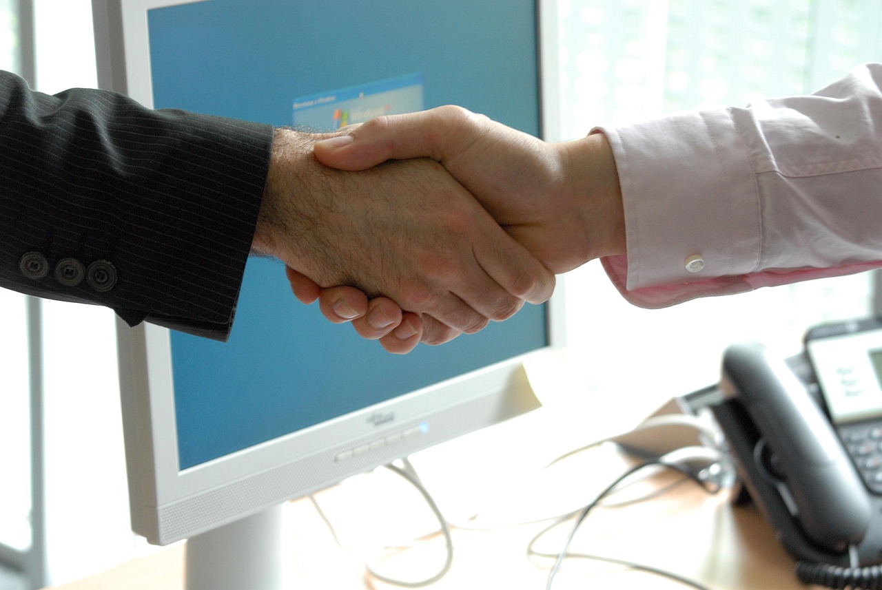 Hand shake, business, professional — Exciting Part-Time Jobs for Women: Join Us Today!