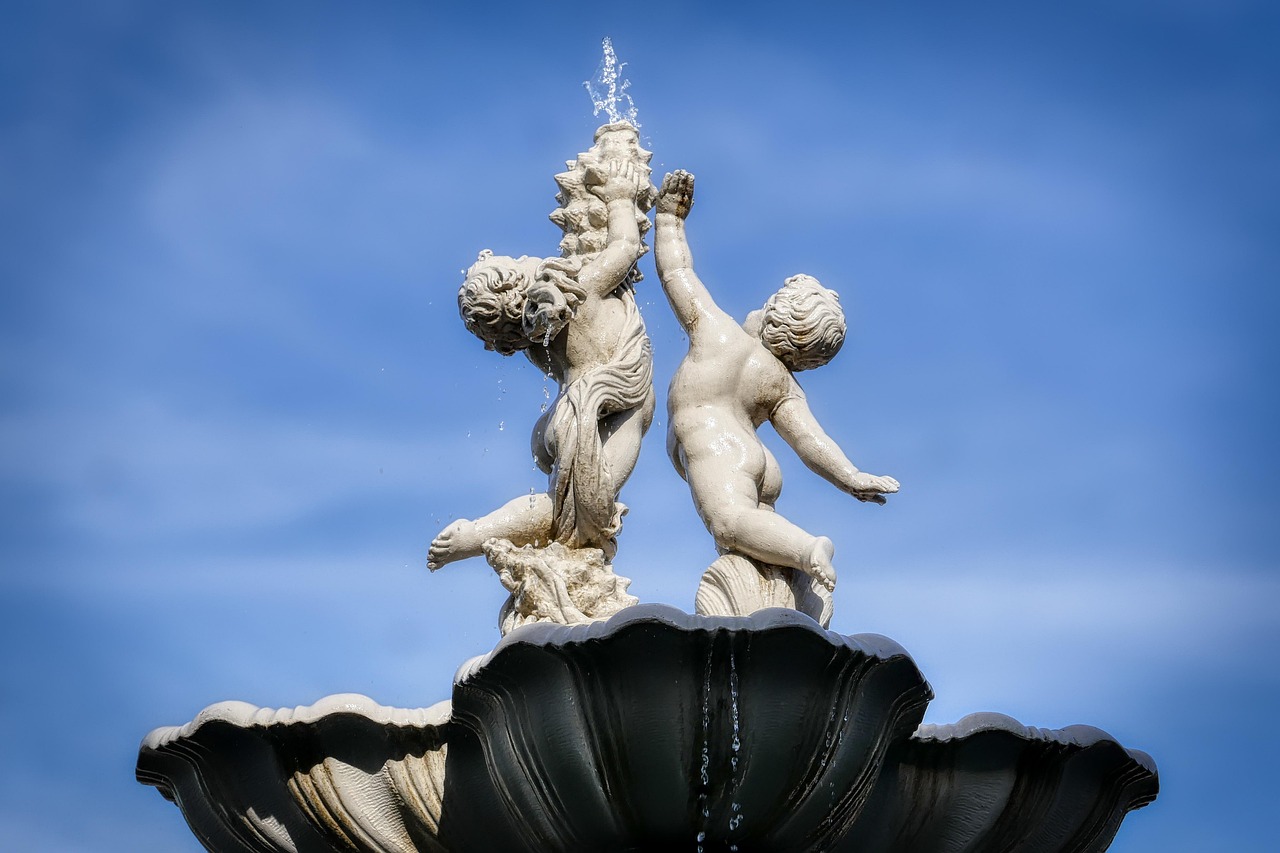Angel, fountain, water — How to play baccarat on a mobile device
