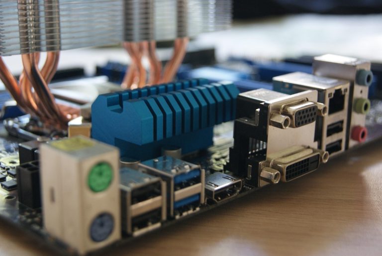 Motherboard, computer, electronics — Understanding how to Design a digital Circuit Correctly